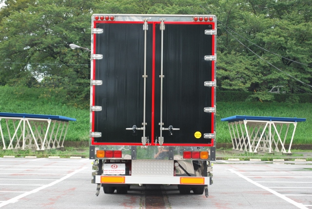 H19　クオン　冷凍ウィング　リアエアサス　キーストン