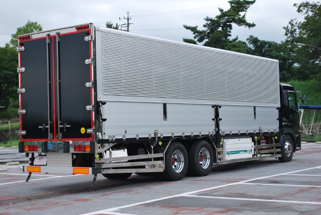 H19　クオン　冷凍ウィング　リアエアサス　キーストン