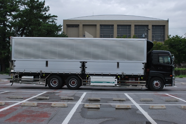 H19　クオン　冷凍ウィング　リアエアサス　キーストン