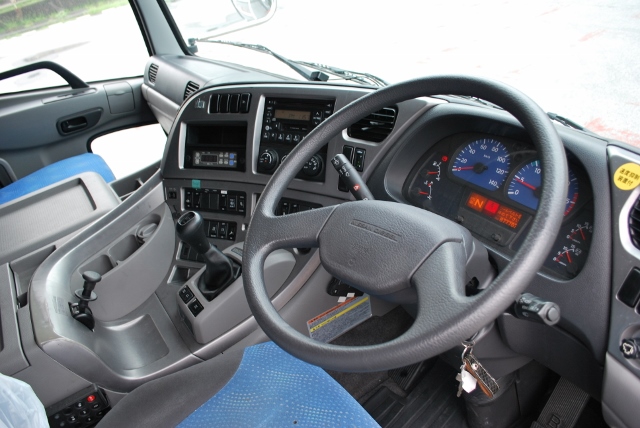 H19　クオン　冷凍ウィング　リアエアサス　キーストン