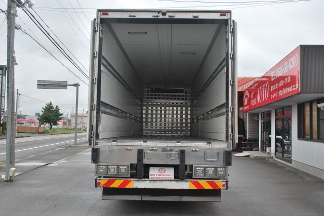 【42】H25  UDトラックス　クオン　中低床冷凍ウイング　リアエアサス