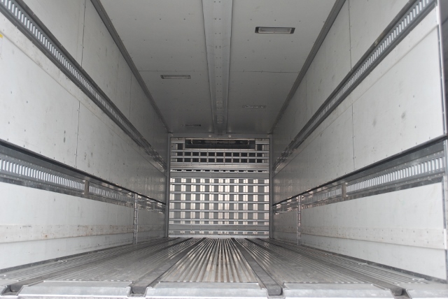 【42】H25  UDトラックス　クオン　中低床冷凍ウイング　リアエアサス