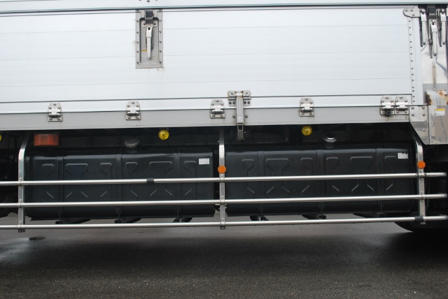 【42】H25  UDトラックス　クオン　中低床冷凍ウイング　リアエアサス