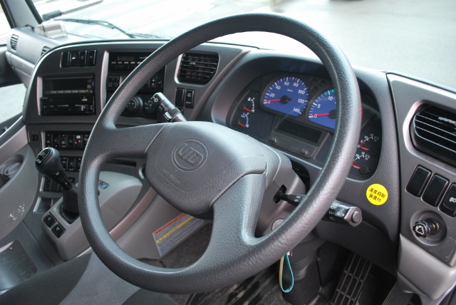 【42】H25  UDトラックス　クオン　中低床冷凍ウイング　リアエアサス