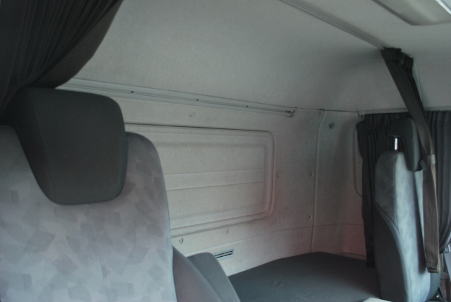 【42】H25  UDトラックス　クオン　中低床冷凍ウイング　リアエアサス