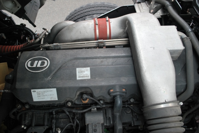 【42】H25  UDトラックス　クオン　中低床冷凍ウイング　リアエアサス