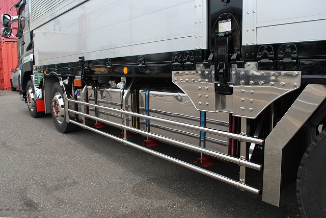 【248】ＵＤトラックスクオン　低床　アルミウイング　ハイルーフ　格納ゲート