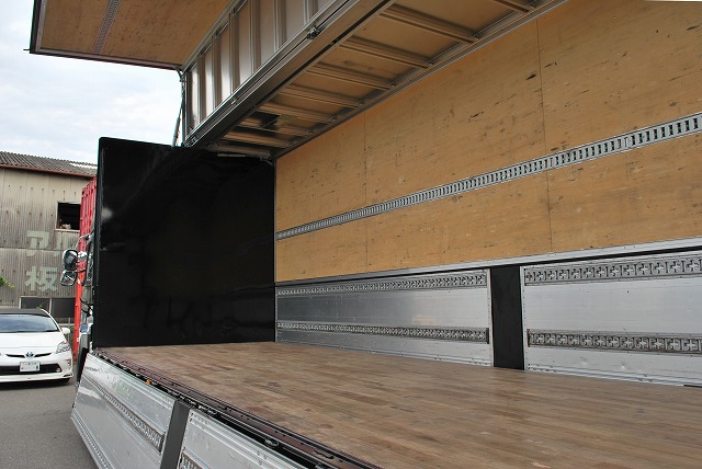 【248】ＵＤトラックスクオン　低床　アルミウイング　ハイルーフ　格納ゲート