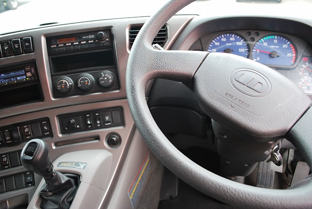 【248】ＵＤトラックスクオン　低床　アルミウイング　ハイルーフ　格納ゲート