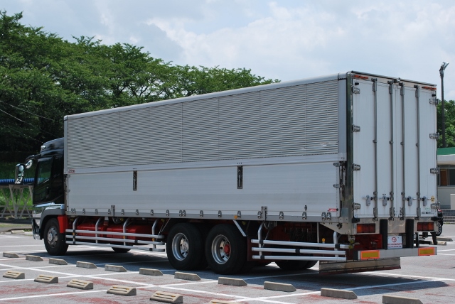 【94】三菱ふそうスーパーグレート　高床　アルミウイング　リアエアサス