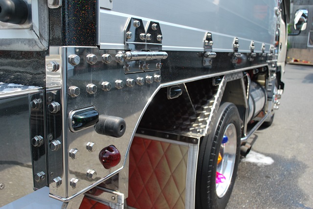 【224】いすゞ　エルフ　平ボデー　カスタム多数　造りボデー