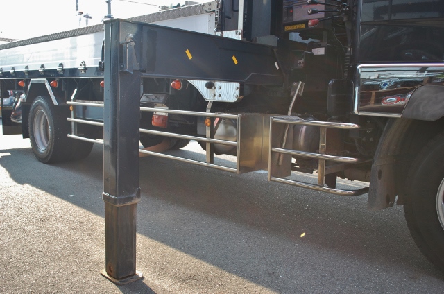 【250】三菱ふそうファイター　増トン　平ボデー　クレーン付