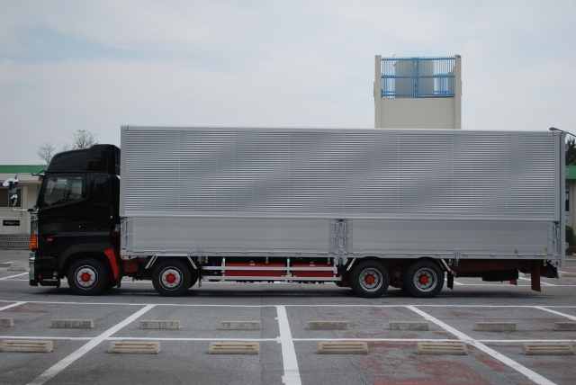 日野　グランドプロフィア　4軸低床　ヤマダボデー　ハイルーフ　新車