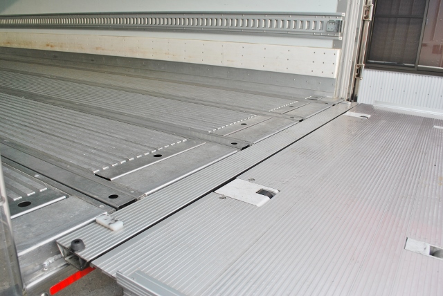 【218】日野レンジャー　ワイド　増トン　冷凍バン　格納ゲート　リヤエアサス