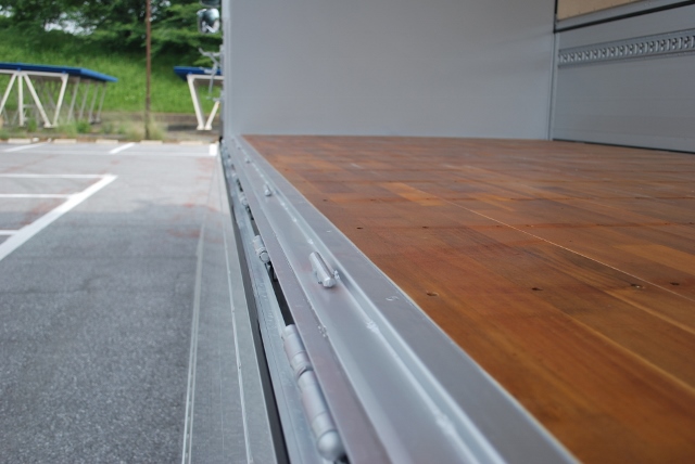 日野　グランドプロフィア　4軸低床　ヤマダボデー　ハイルーフ　新車