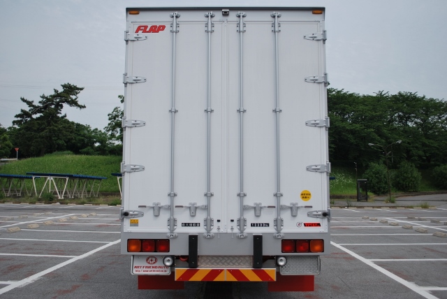 日野　グランドプロフィア　4軸低床　ヤマダボデー　ハイルーフ　新車