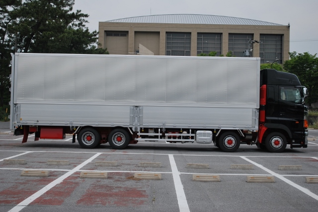 日野　グランドプロフィア　4軸低床　ヤマダボデー　ハイルーフ　新車