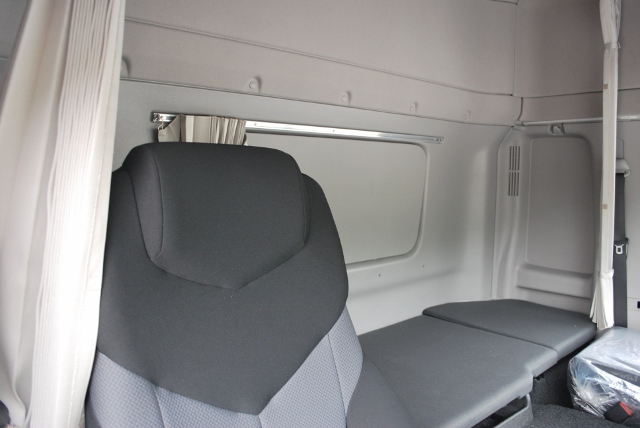 日野　グランドプロフィア　4軸低床　ヤマダボデー　ハイルーフ　新車