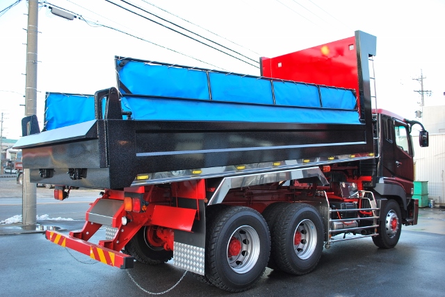 H27　三菱　スーパーグレート　ダンプ　5300×2300　セミロングボデー　新古車！