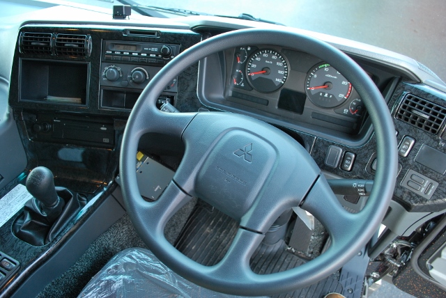 H27　三菱　スーパーグレート　ダンプ　5300×2300　セミロングボデー　新古車！