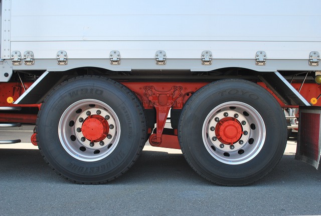 【253】ＵＤトラックスクオン　中低床　冷凍ウイング　ハイルーフ　リヤエアサス