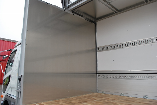 【112】三菱ふそうファイター　アルミウイング　 未使用車　リアエアサス