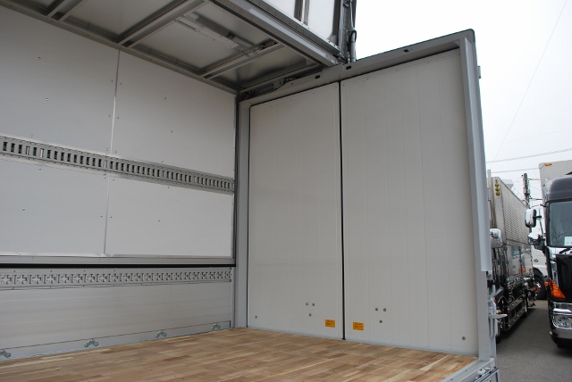 【112】三菱ふそうファイター　アルミウイング　 未使用車　リアエアサス