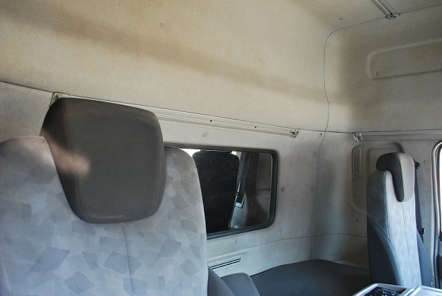 【253】ＵＤトラックスクオン　中低床　冷凍ウイング　ハイルーフ　リヤエアサス