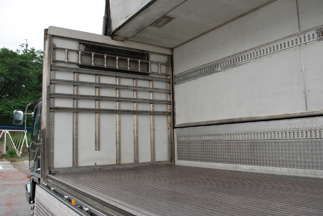 Ｈ１８　いすゞ　フォワード　冷凍ウィング　標準　リアリーフサス　６２００ボデー