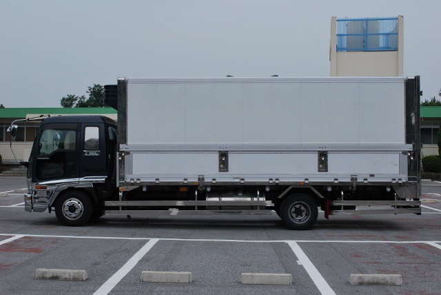 Ｈ１８　いすゞ　フォワード　冷凍ウィング　標準　リアリーフサス　６２００ボデー