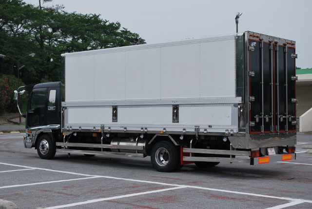 Ｈ１８　いすゞ　フォワード　冷凍ウィング　標準　リアリーフサス　６２００ボデー