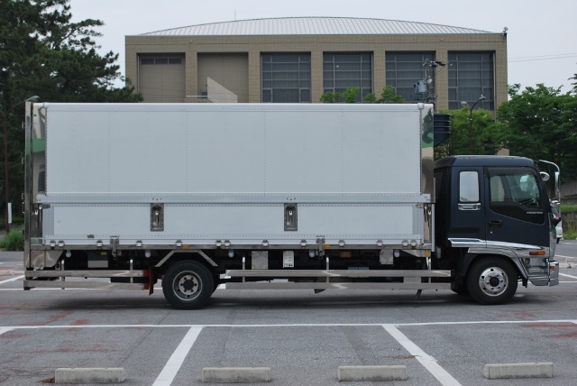 Ｈ１８　いすゞ　フォワード　冷凍ウィング　標準　リアリーフサス　６２００ボデー