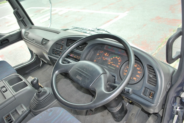 Ｈ１８　いすゞ　フォワード　冷凍ウィング　標準　リアリーフサス　６２００ボデー