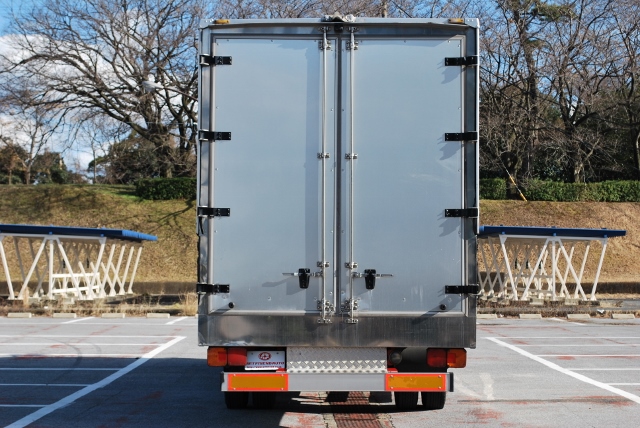 Ｈ２３　日野　レンジャープロ　冷凍ウィング　セミワイド　リアリーフ