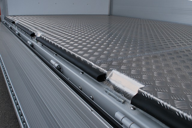 【256】日野レンジャー　ワイド　冷凍ウイング　格納ゲート付　リヤエアサス