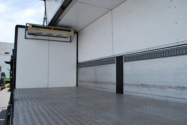 【230】日野　レンジャー　セミワイド　冷凍ウイング　格納ゲート　6700ボデー