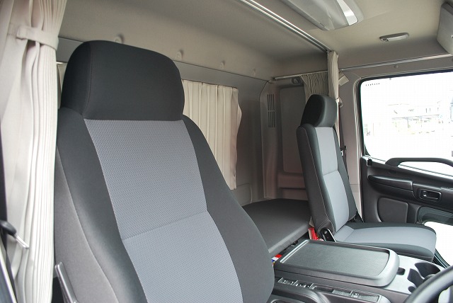 【256】日野レンジャー　ワイド　冷凍ウイング　格納ゲート付　リヤエアサス