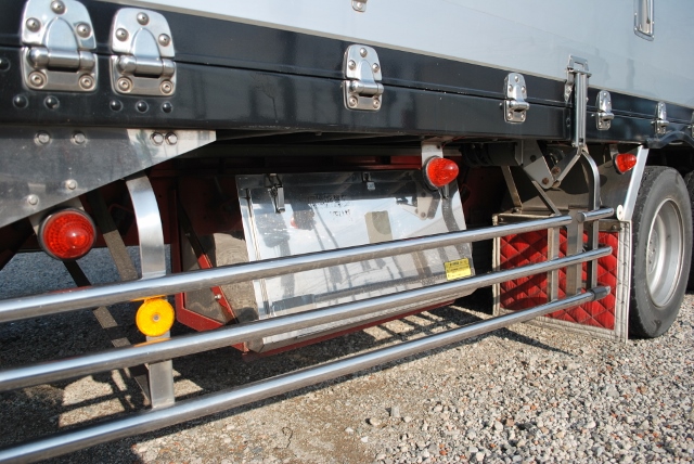 H20　グランドプロフィア　４軸アルミウイング