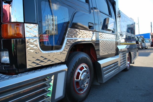 Ｈ２　いすゞ　エルフ　Ｗキャブ　平ボデー　８ナンバー　カスタム多数