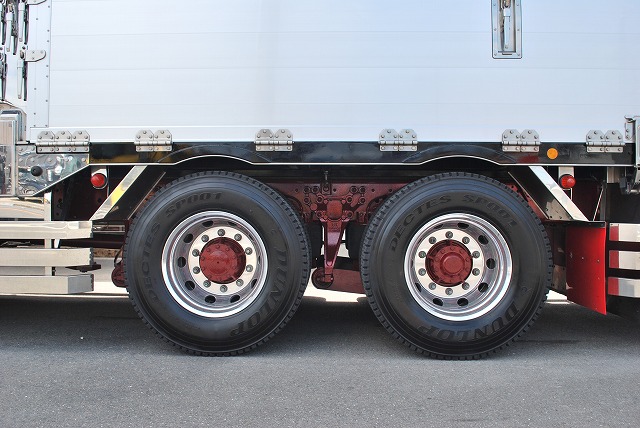 【257】ＵＤトラックスクオン　中低床　アルミウイング　格納ゲート付