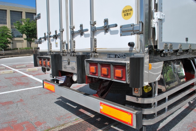 Ｈ１８　日野　グランドプロフィア　冷凍ウィング　中低床　リアエアサス　キーストン