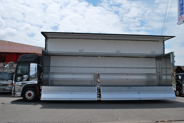 【257】ＵＤトラックスクオン　中低床　アルミウイング　格納ゲート付