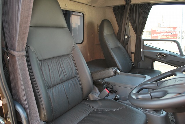 【231】三菱ふそうファイター　セミワイド　増トン　アルミウイング　リヤエアサス