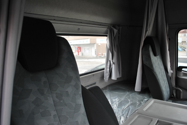 H23 クオン　トレーラーヘッド　ハイルーフ　リアエアサス