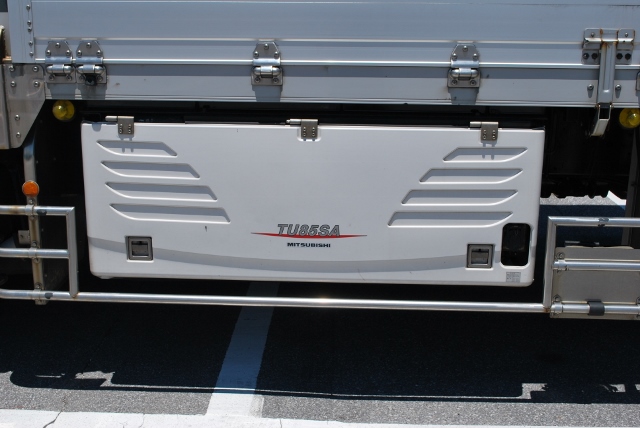 【115】ＵＤトラックス　クオン　３軸中低床　冷凍ウイング　リヤエアサス