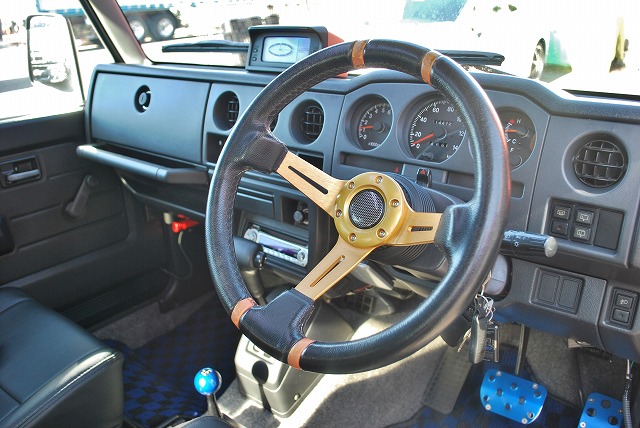 スズキ ジムニー 4WD AT車 カスタム多数 2年車検付!登録費用込み!