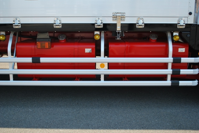 【26】H27　UDトラックス　クオン　中低床アルミウイング　ハイルーフ