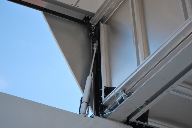 【26】H27　UDトラックス　クオン　中低床アルミウイング　ハイルーフ