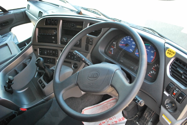 【26】H27　UDトラックス　クオン　中低床アルミウイング　ハイルーフ