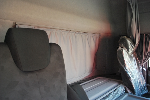 【26】H27　UDトラックス　クオン　中低床アルミウイング　ハイルーフ